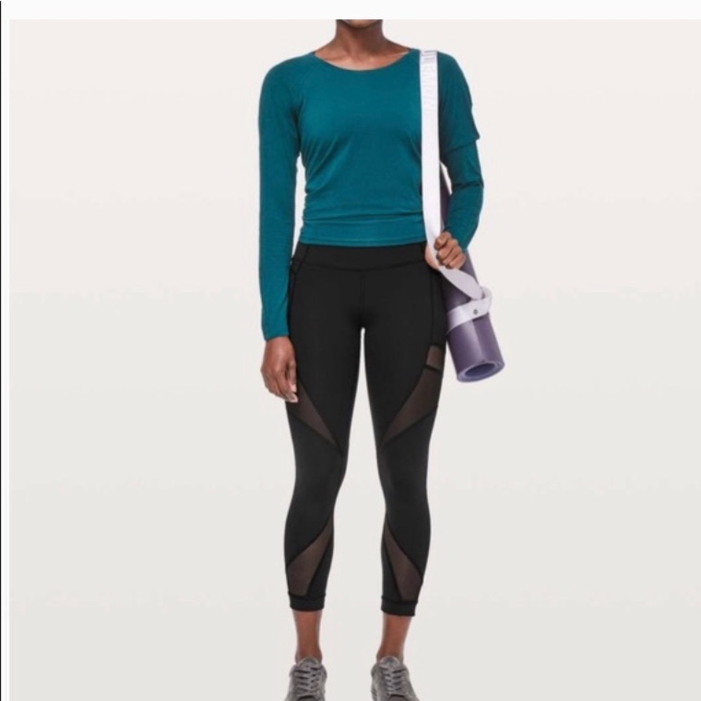Lululemon Mesh in Motion Crop Leggings 23”, Black, Size 6